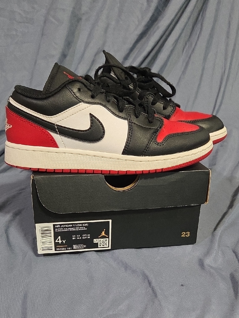 Boy's Jordan Low Top Sneakers - Black/Red/White